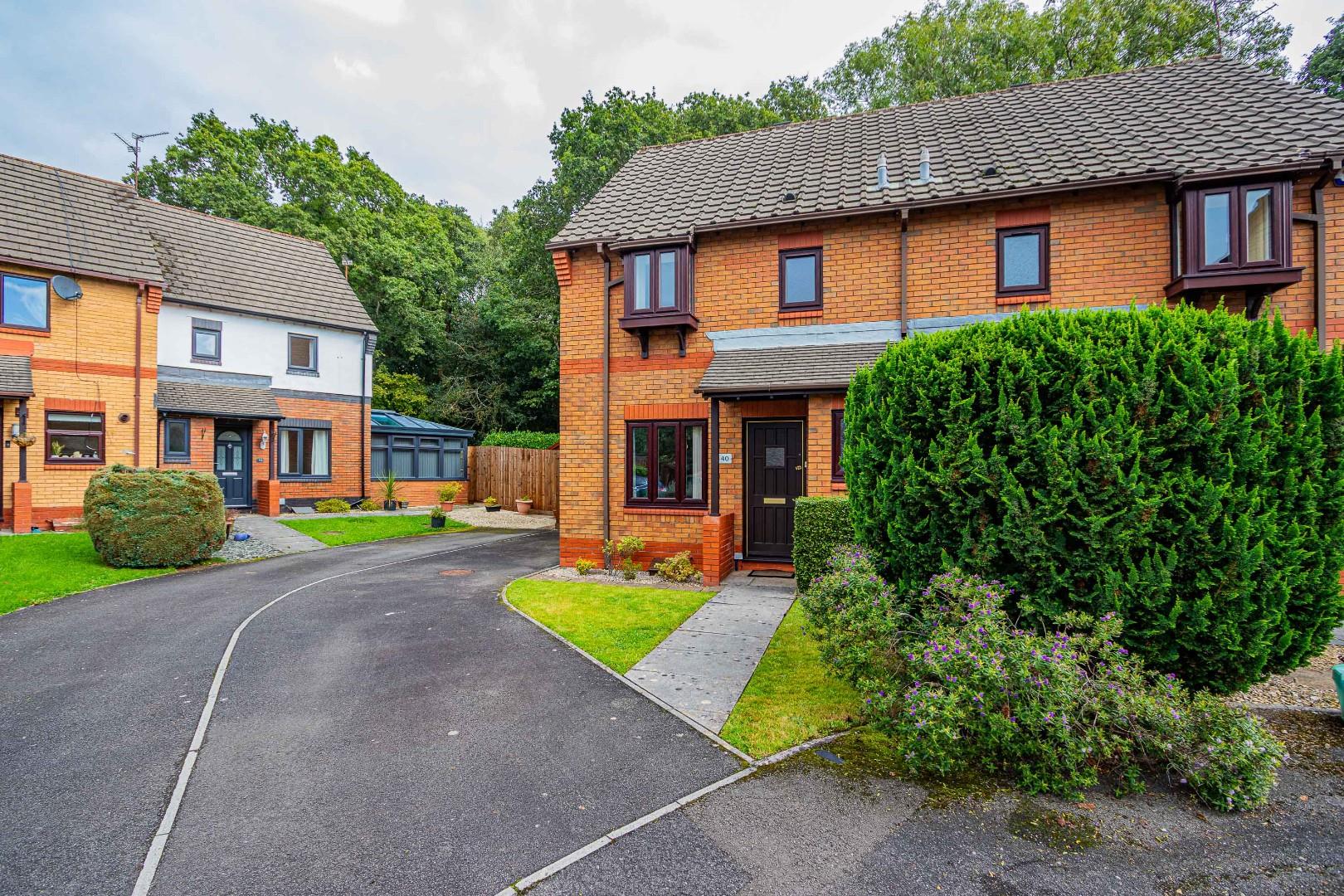Huntsmead Close, Thornhill — photograph 2